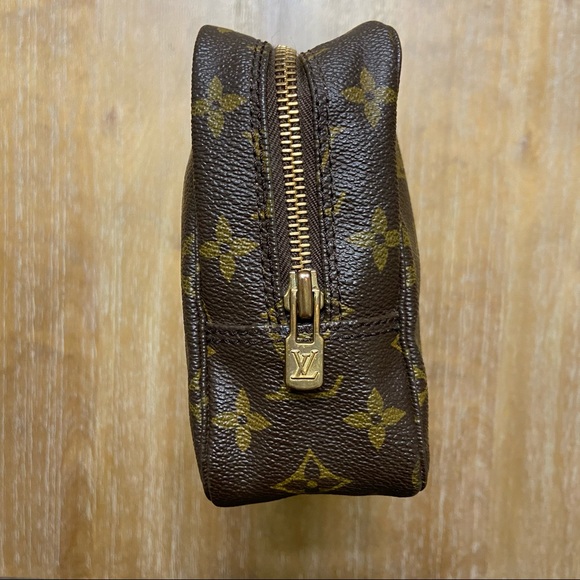 Authentic Louis Vuitton Trousse 23 - Picture 2 of 11